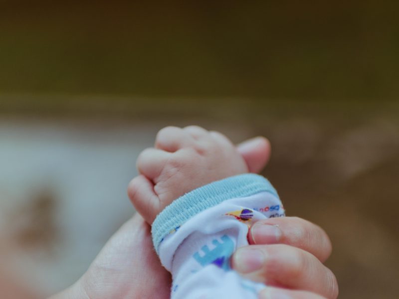 Asistentky mohou vést domácí porody, není to však zdravotní péče, rozhodl ÚS